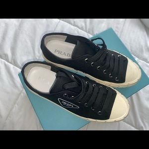 Prada logo low top sneakers